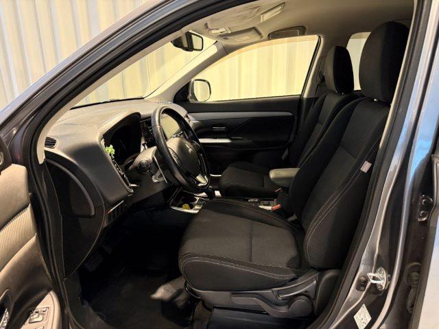 MITSUBISHI Outlander 2.2 DI-D 4WD Intense DAB+ Bluetooth