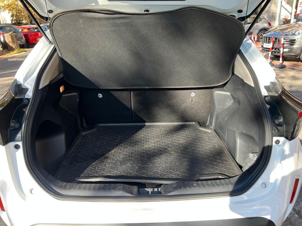 Toyota Yaris Cross 1.5 Hybrid E-CVT AWD-i Business