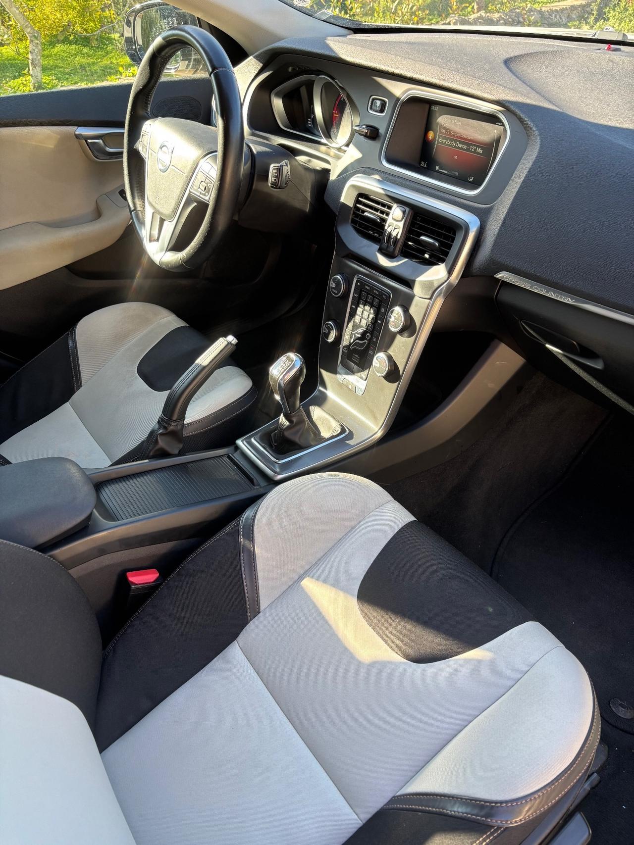 Volvo V40 Cross Country D2 1.6 Summum