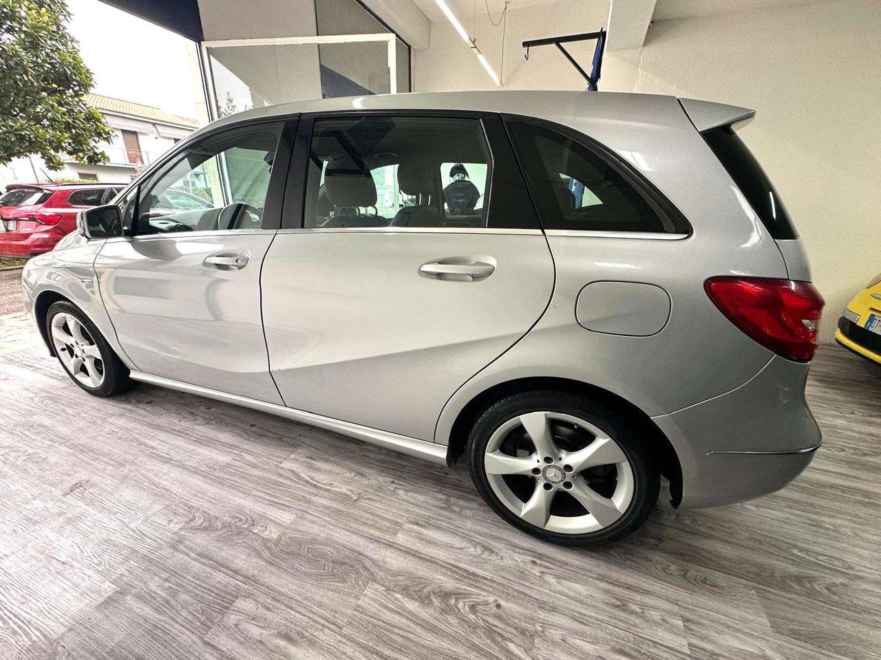 Mercedes-Benz B 180 B 180 be Premium