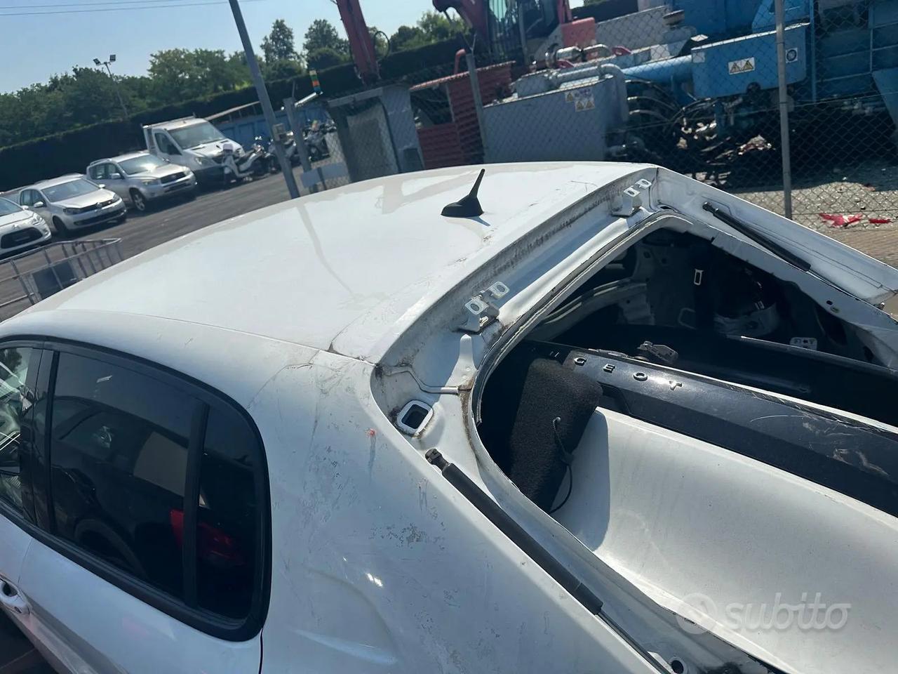 AUTO SINISTRATA