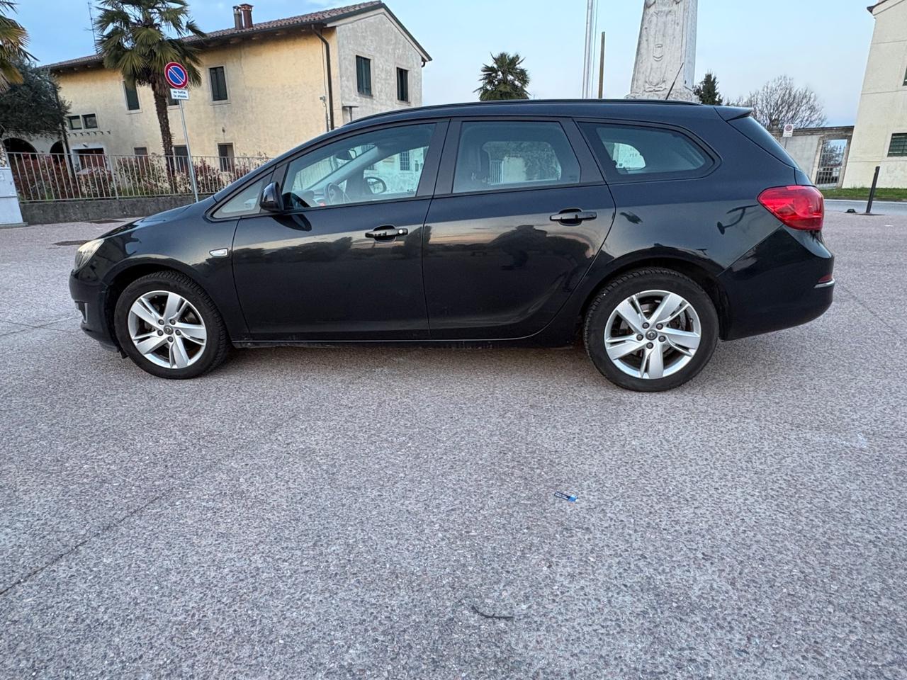 Opel Astra 1.7 CDTI 110CV Sports anno 2013