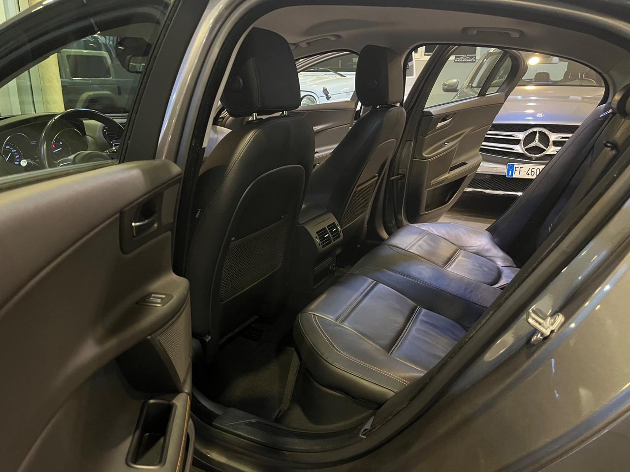 Jaguar XE 2.0d Pure 180cv auto