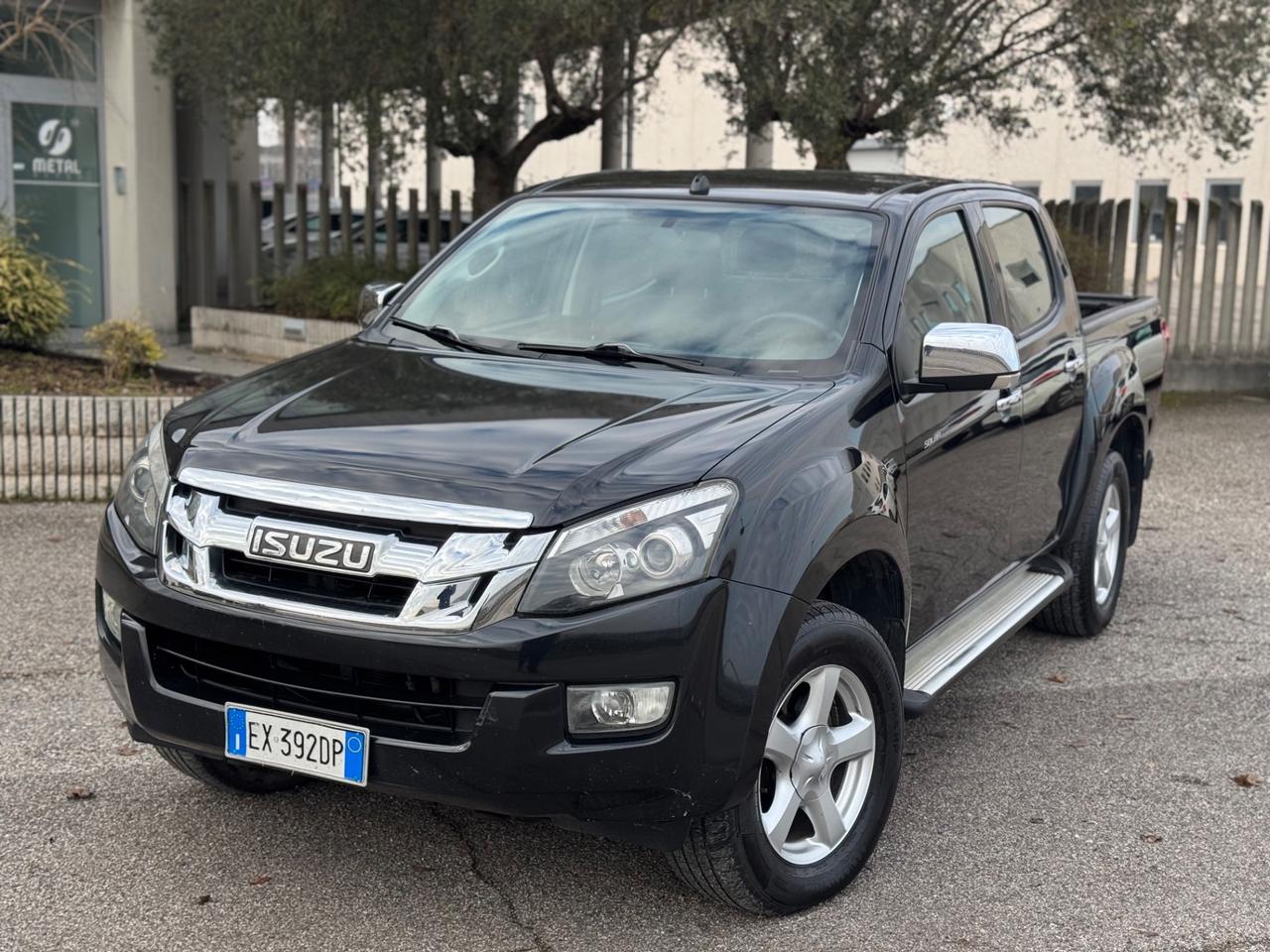 Isuzu D-Max 2.5 Crew Cab Solar A/T 4WD