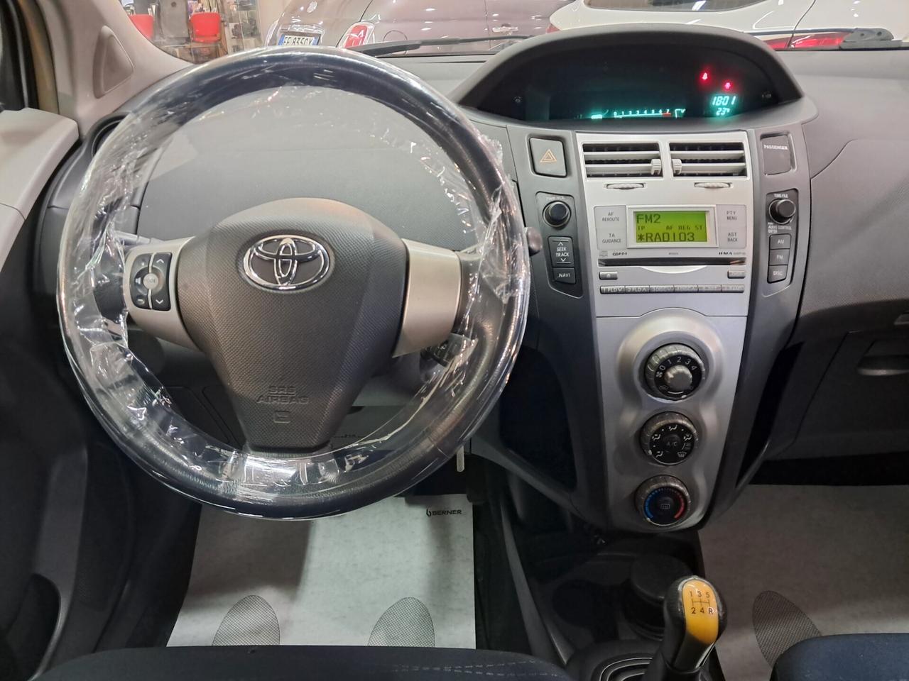 Toyota Yaris 1.0 5 porte Sol