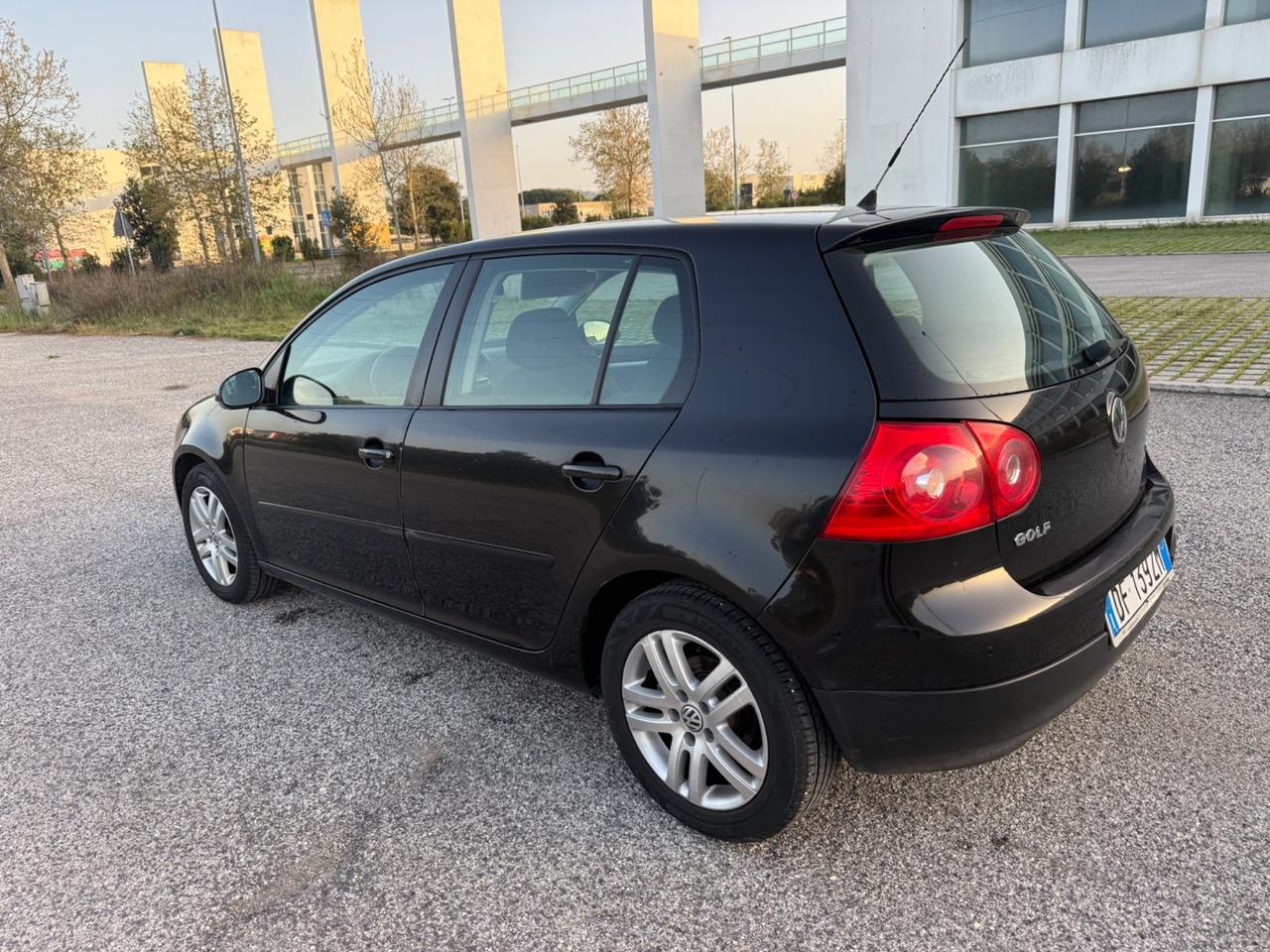 Volkswagen Golf 1.6 16V FSI 5p. Comfortline OK NEO PATENTATI