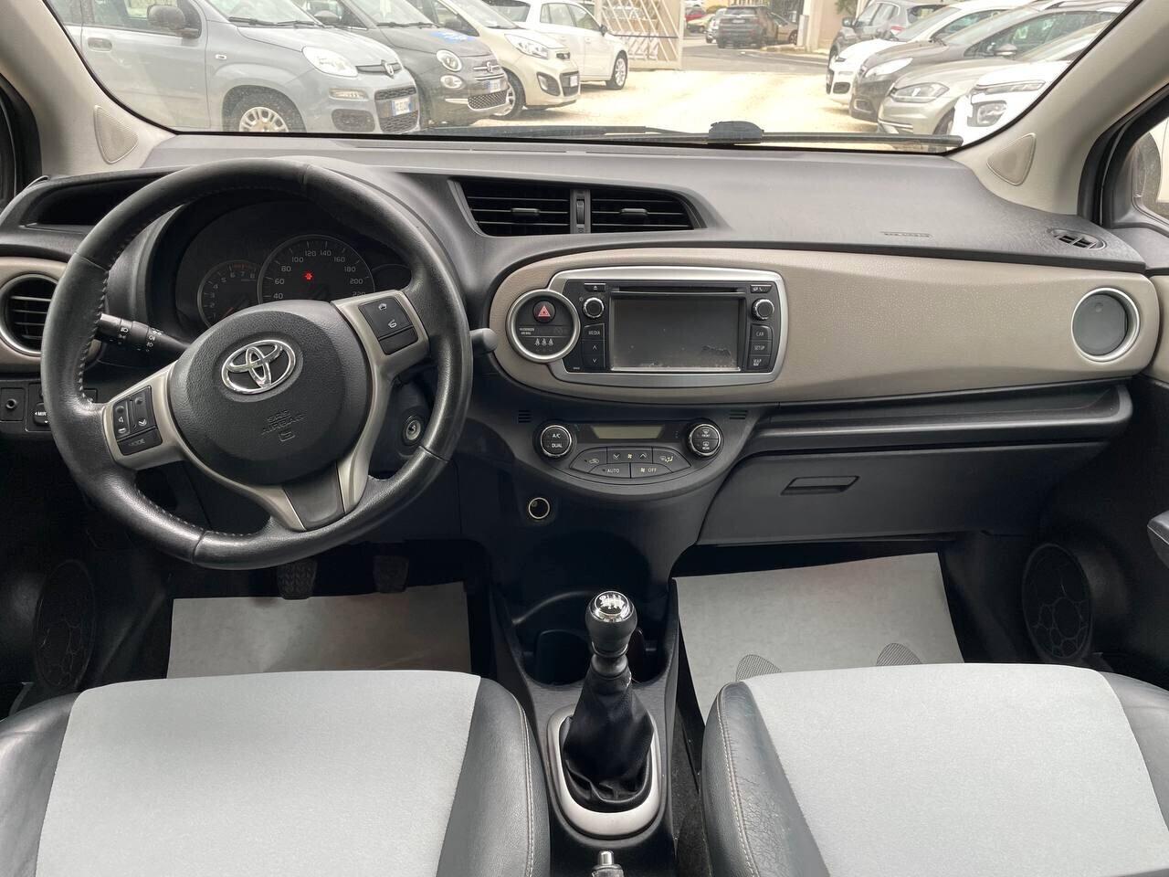 TOYOTA YARIS 1.3 B - 2012