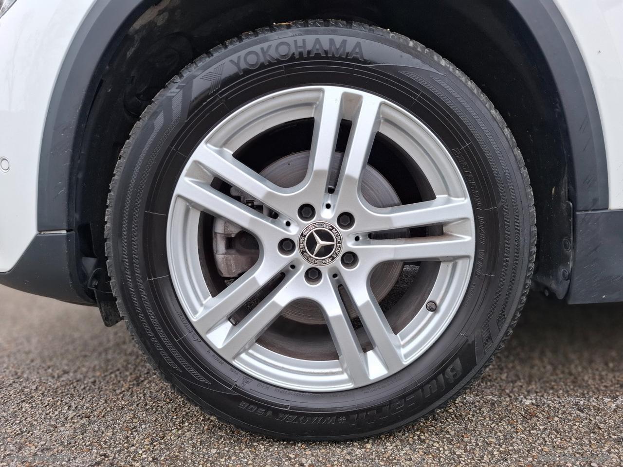 MERCEDES-BENZ GLA 200 d Automatic 4Matic Sport