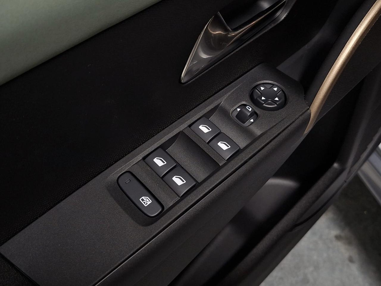 Lancia Ypsilon 1.2 Turbo mhev Hybrid e-DCT Km.0