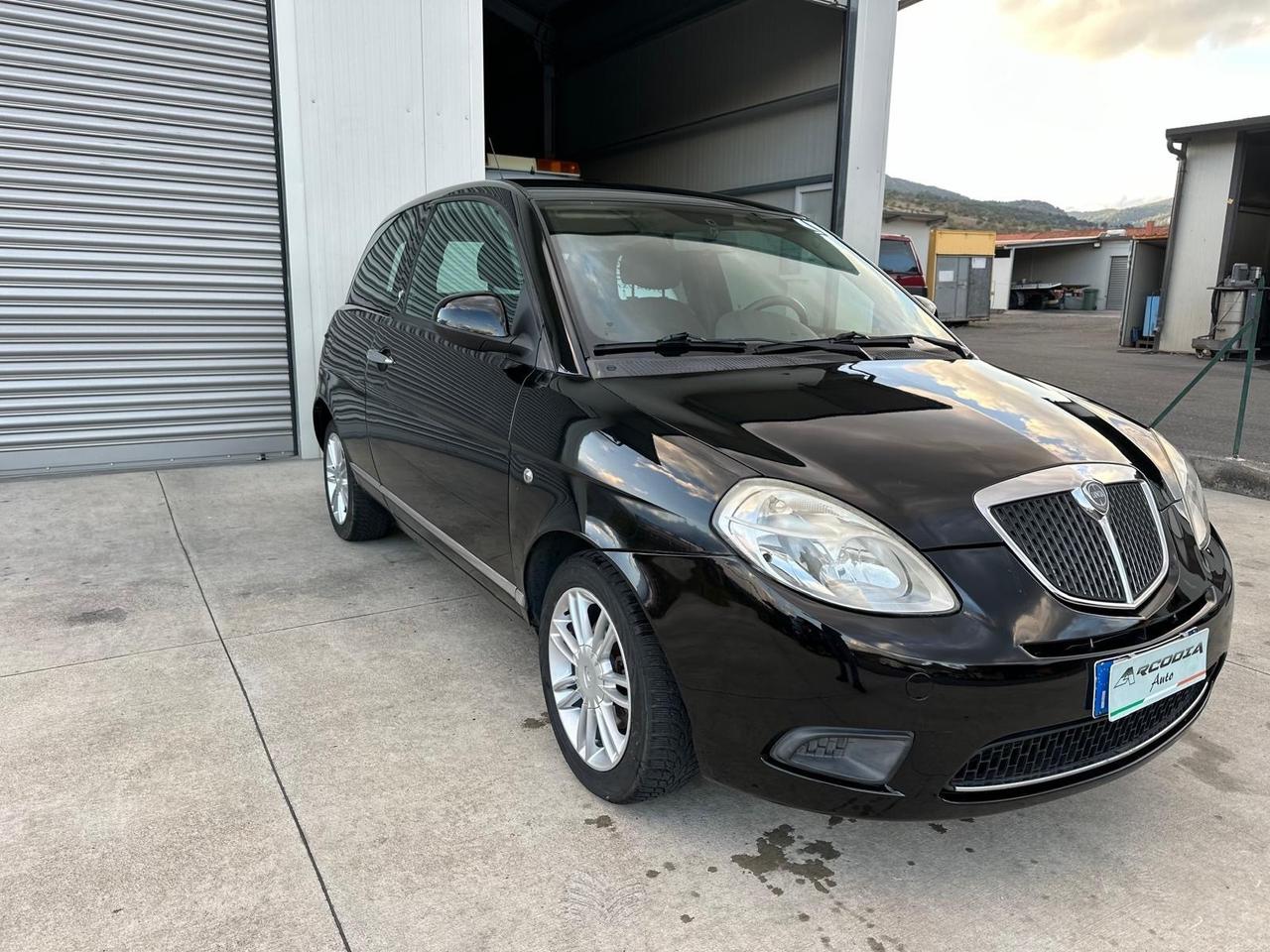 Lancia Ypsilon 1.3 MJT 75 CV Platino