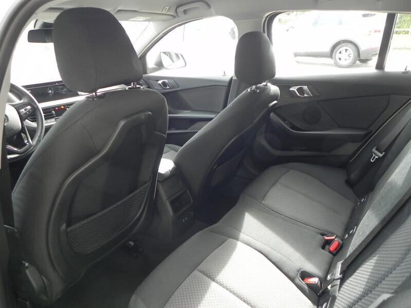 Bmw 118 118d 5p. Business Advantage