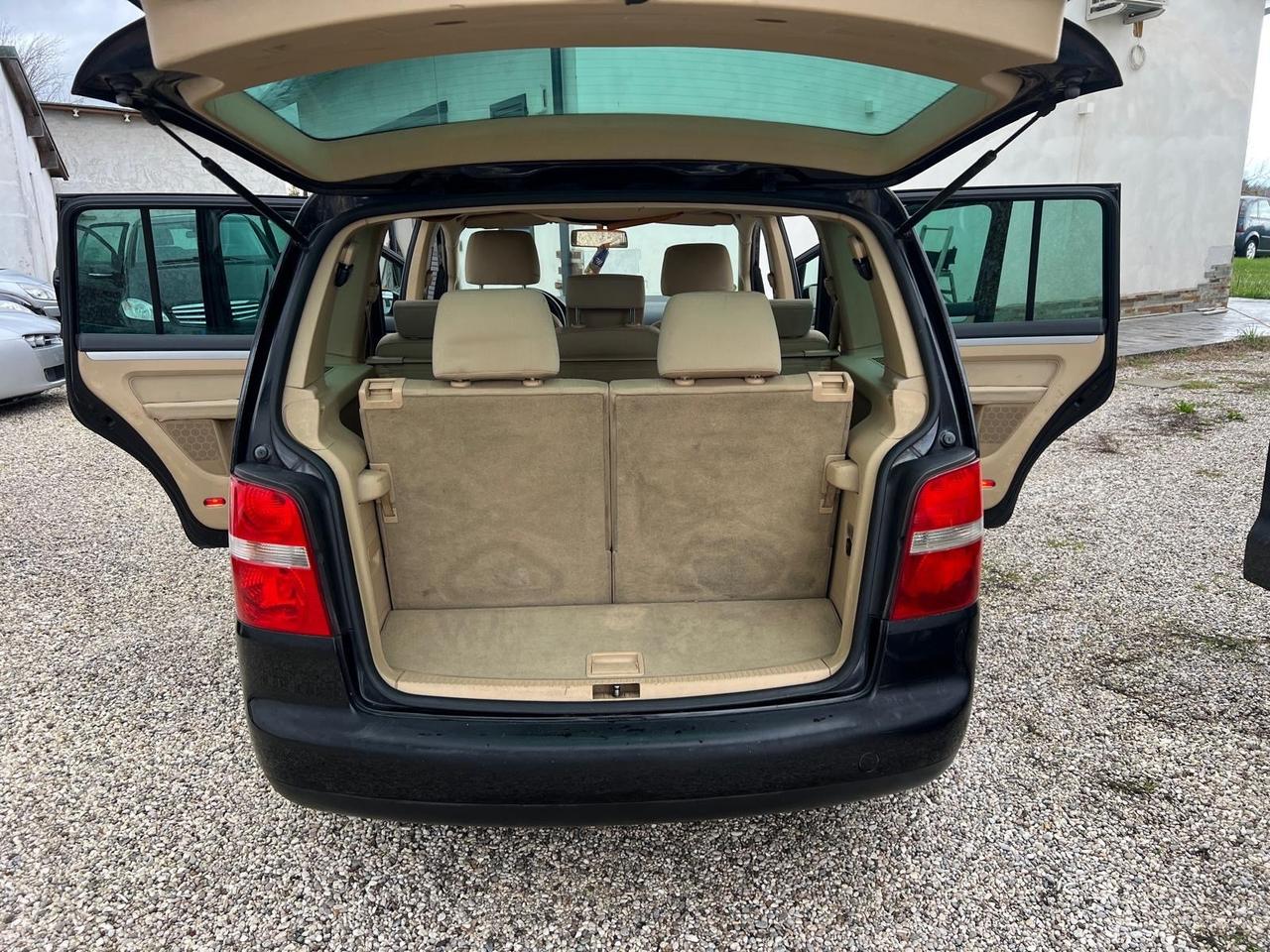 Volkswagen Touran 1.6 16V FSI Highline