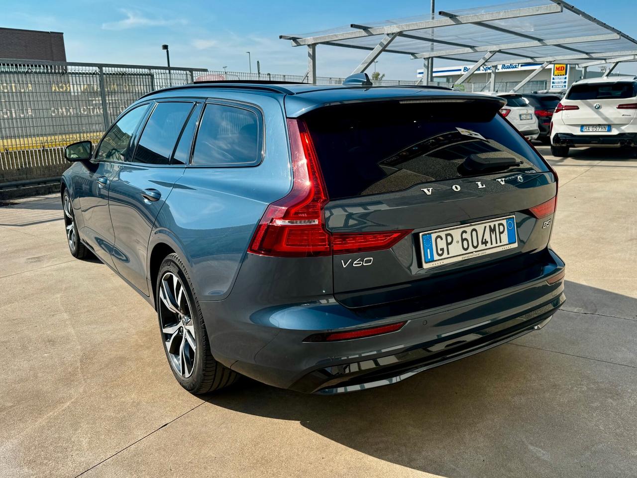 Volvo V60 2.0 B5 Ultimate Dark R Design 4x4 Mild Hybrid