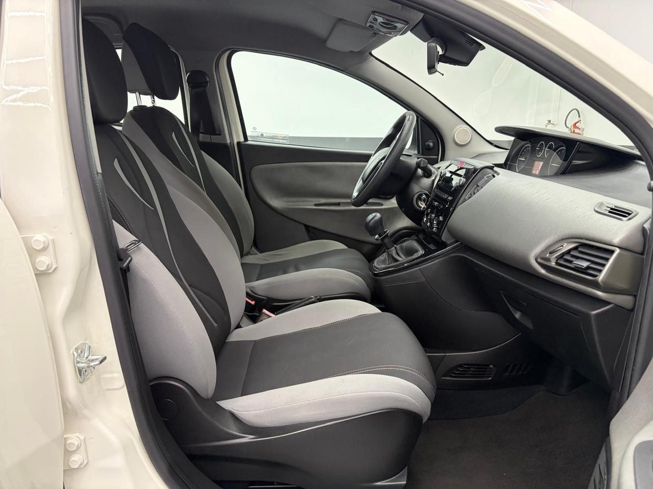 Lancia Ypsilon 1.2 69 CV 5 porte S&S Platinum