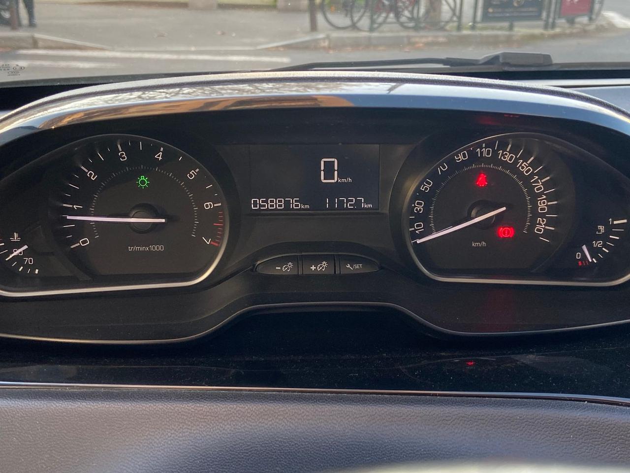 Peugeot 208 Signature 1.2 PureTech #9979