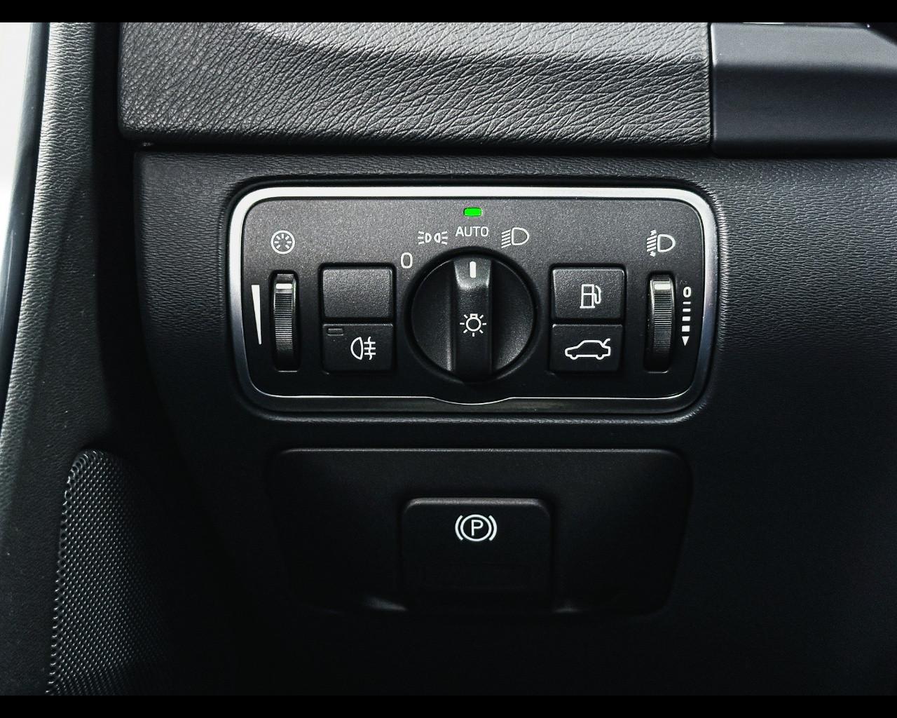 VOLVO V60 CC (2015-2018) - V60 Cross Country D3 Geartronic Busines