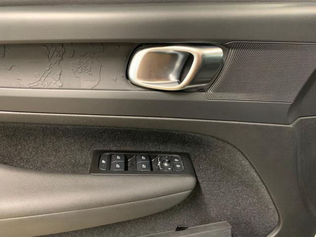 VOLVO XC40 T2 Momentum Core