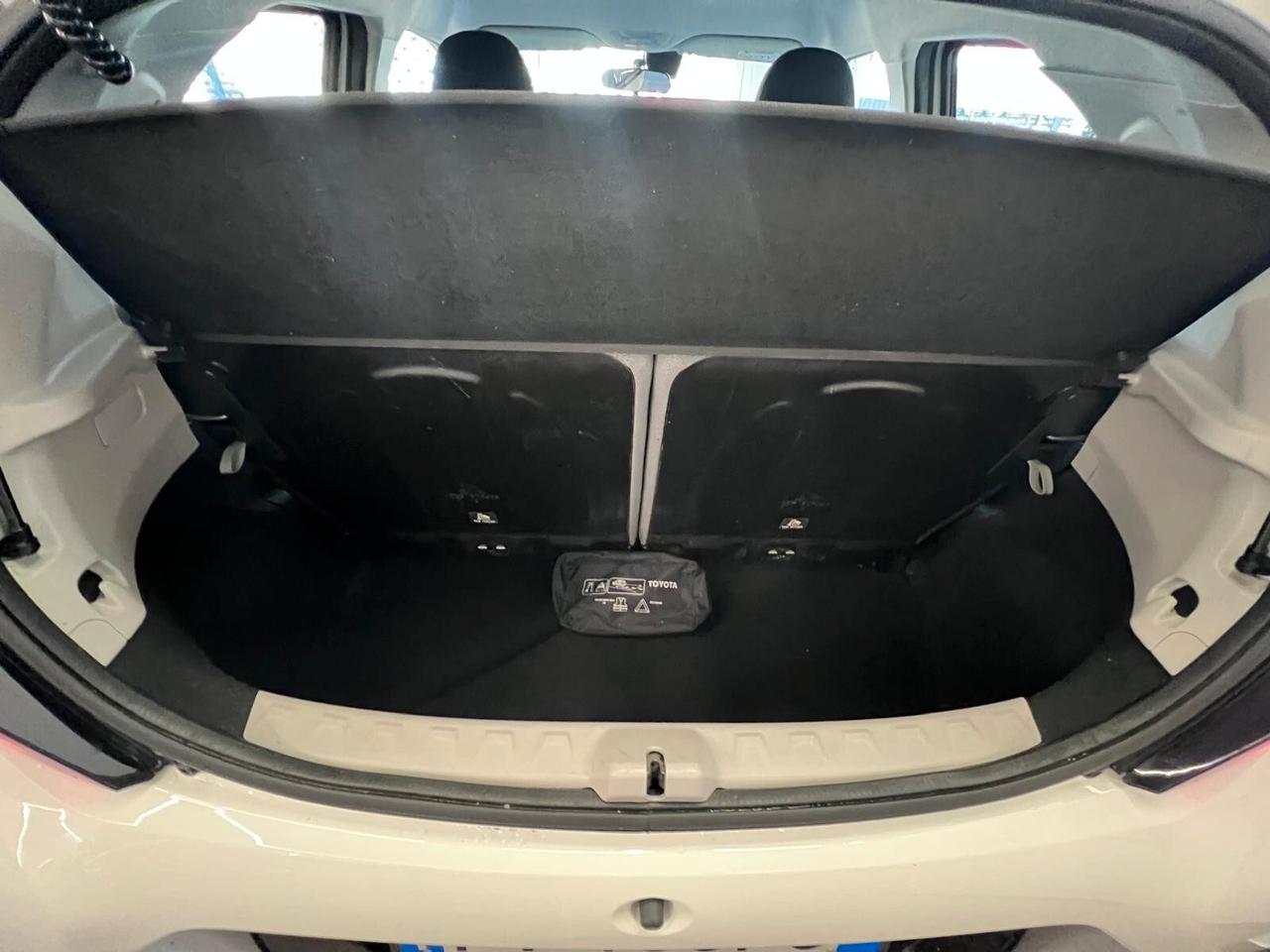 Toyota Aygo 1.0 AUTOMATICA X-PLAY*NO VINCOLI DI FINANZIIAMWNTO*AZIENDALE NAVI UNIPRO