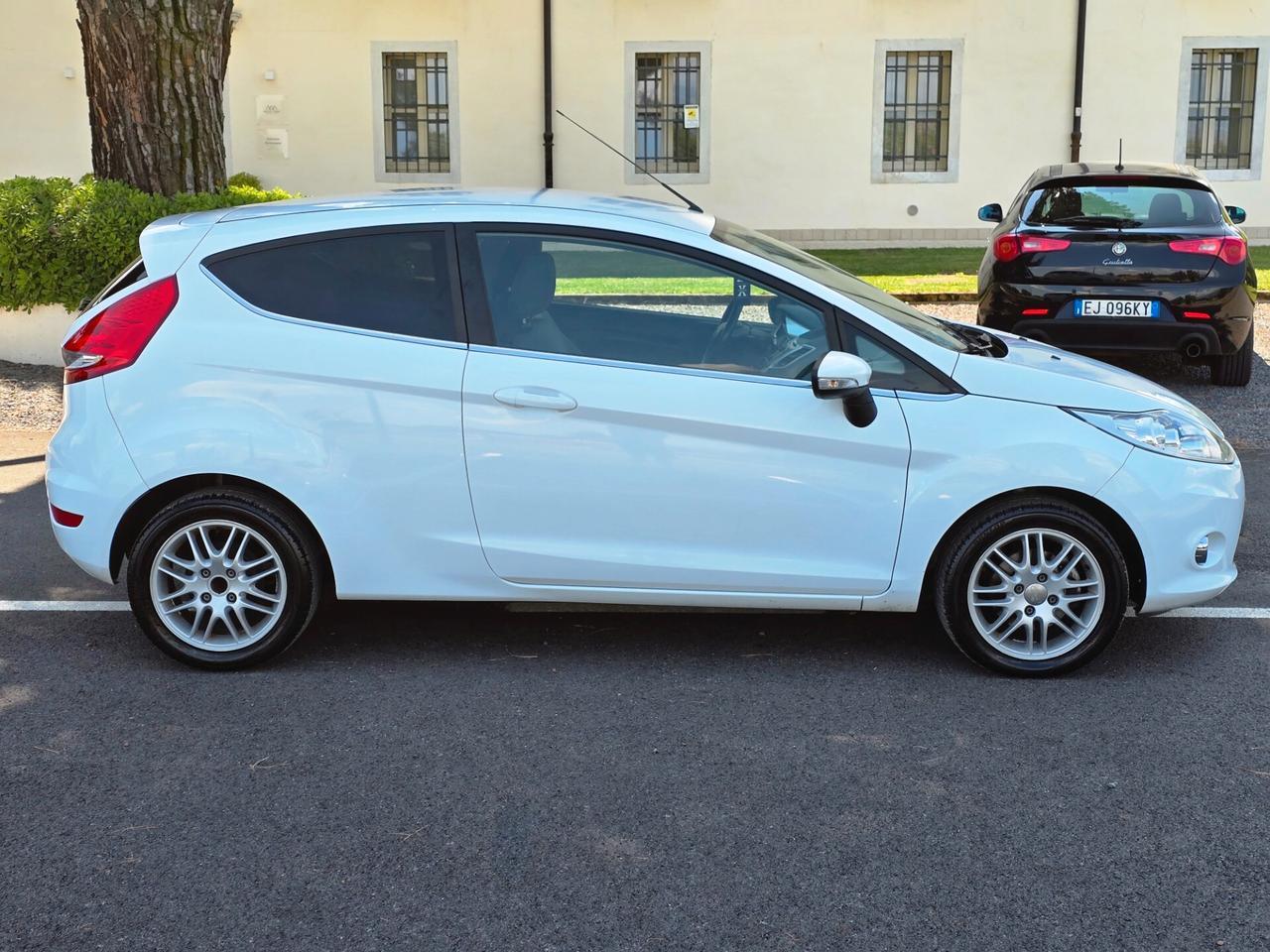 Ford Fiesta 1.4 DIESEL OK PER NEOPATENTATI UNICO PROPRIETARIO