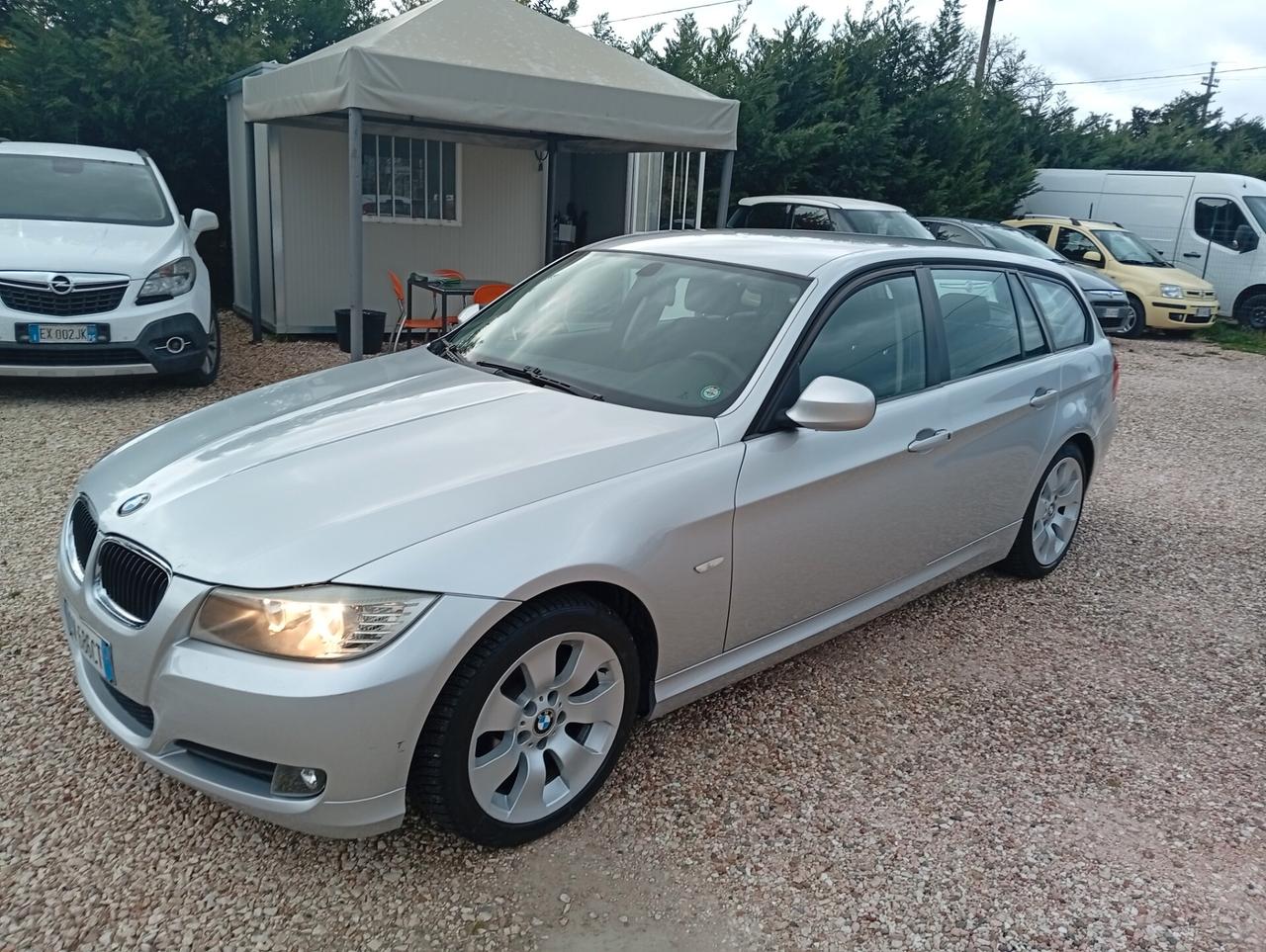 BMW 320 ANNO 2009 DS2.0 KM315MILA