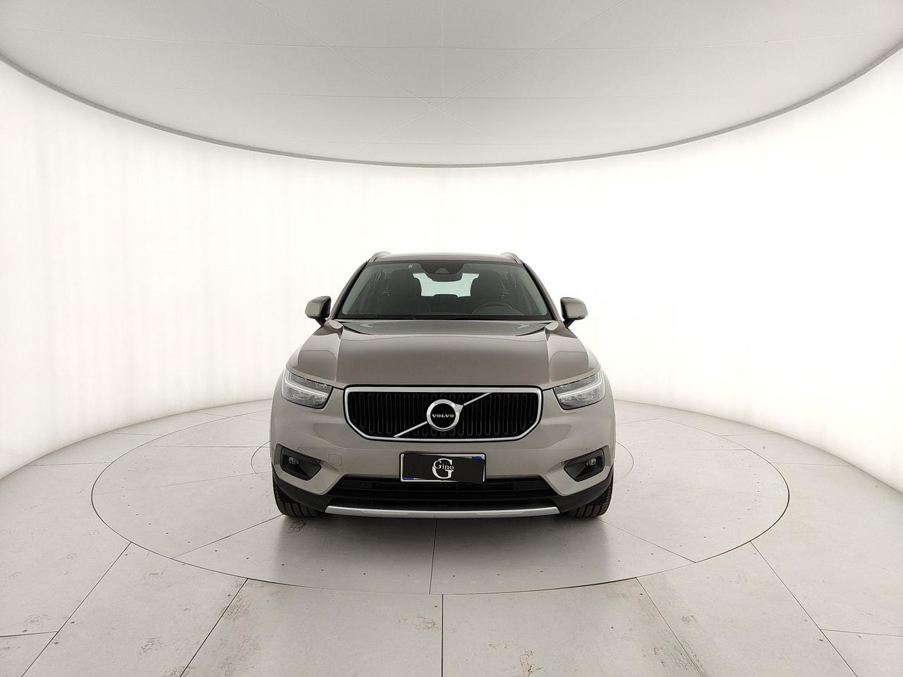 VOLVO XC40 - XC40 2.0 d4 Momentum awd geartronic