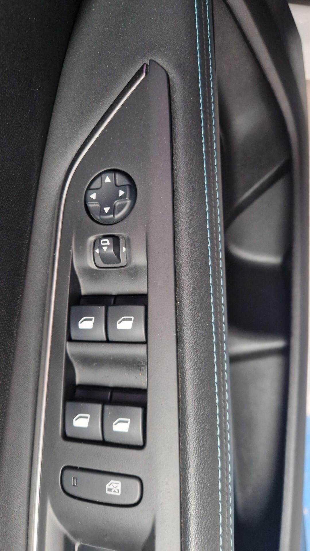 Peugeot 3008 BlueHDi 130 S&S EAT8 Active Pack