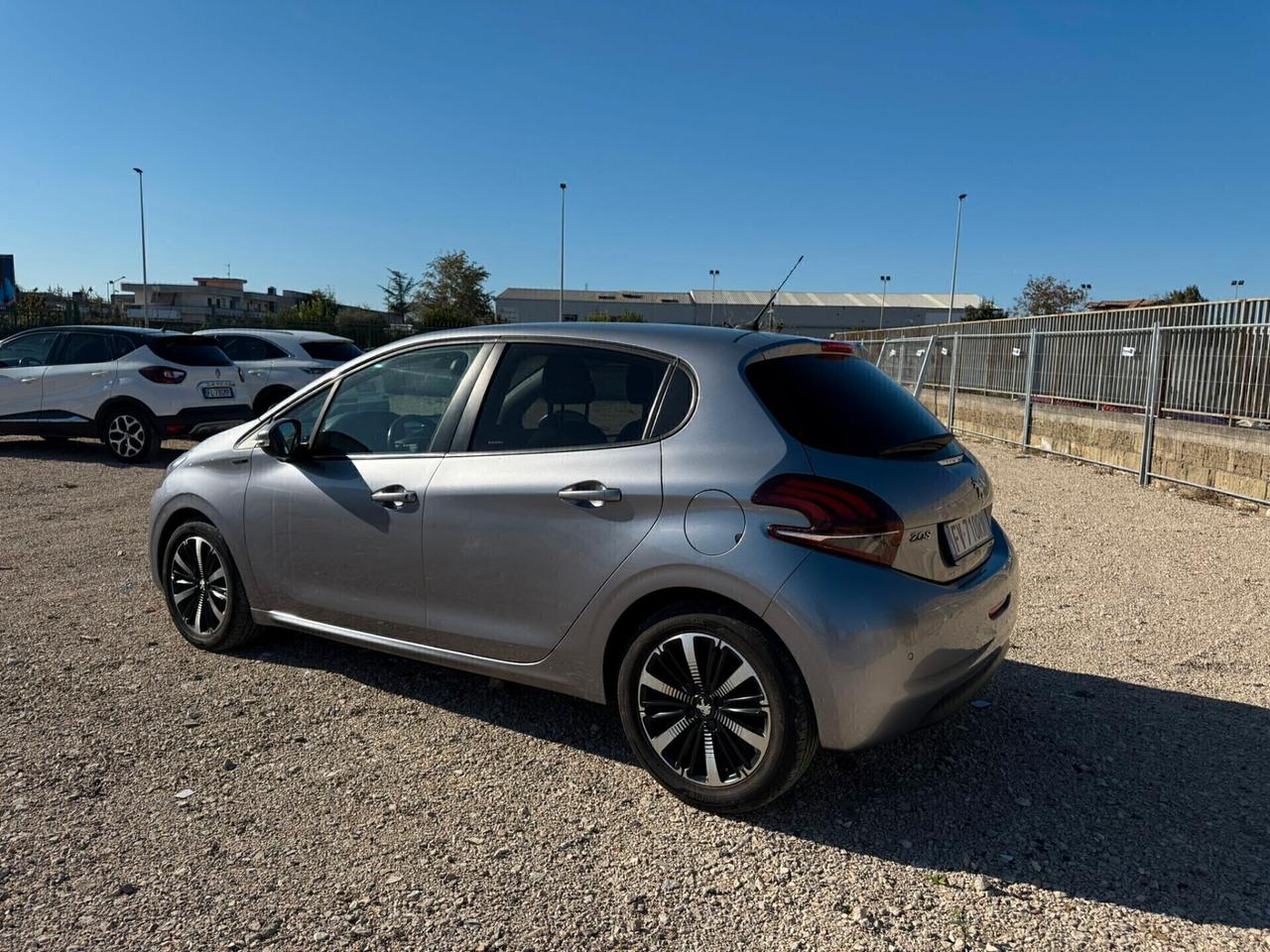 Peugeot 208 PureTech 82 Stop&Start 5 porte Signature