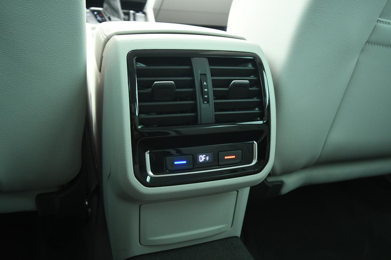 VOLKSWAGEN Passat Variant 2.0 tdi Business 150cv dsg CAMERA+LED+PELLE+ACC