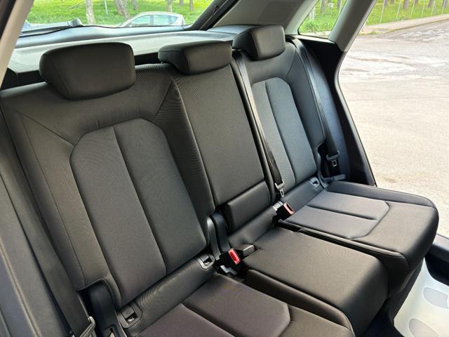 AUDI Q3 35 2.0 TDI S tronic quattro Business COCKPIT