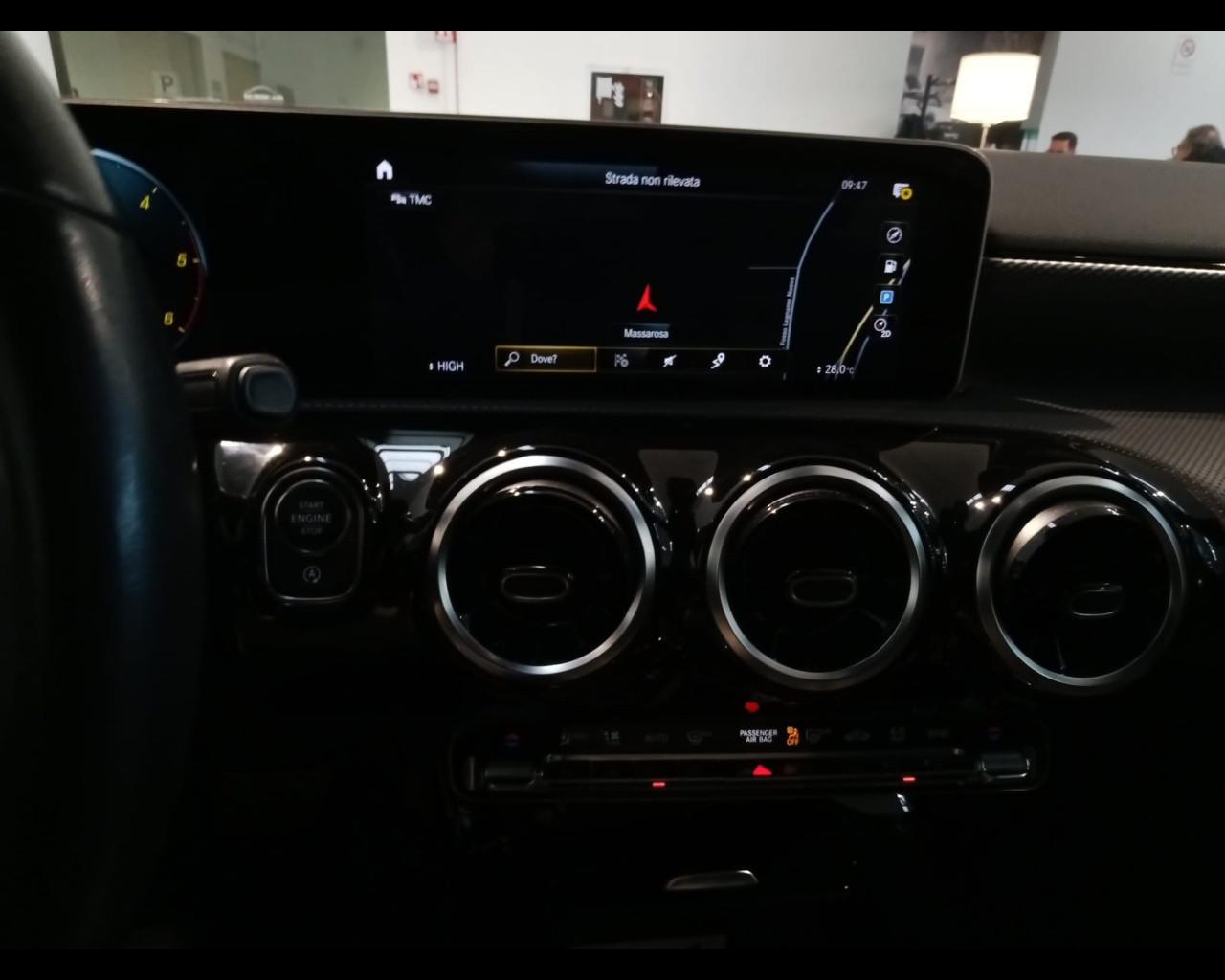 Mercedes-Benz Classe A - W177 2018 - A 180 d Sport auto