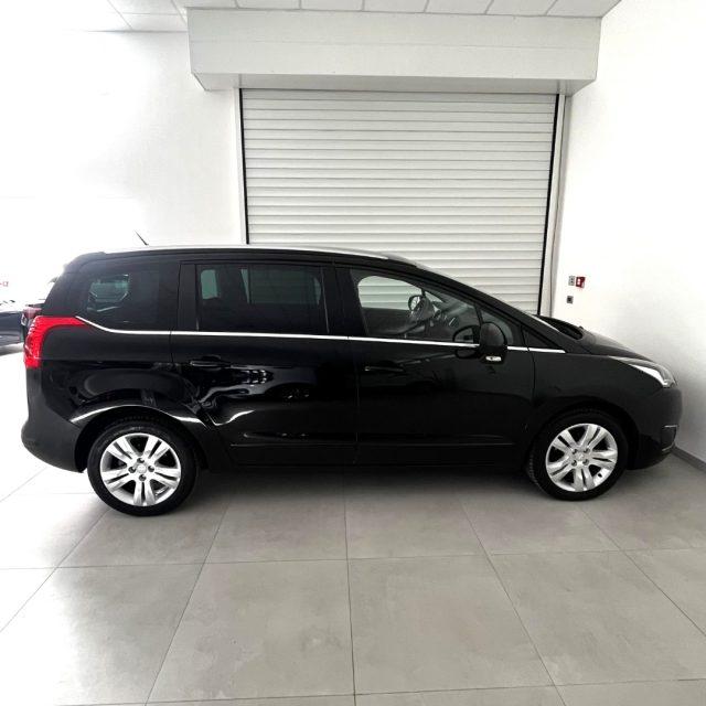 PEUGEOT 5008 1.6 HDi 115CV Allure