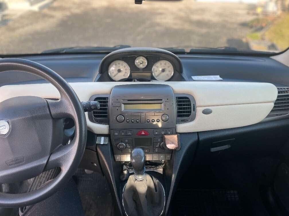 Lancia Ypsilon
