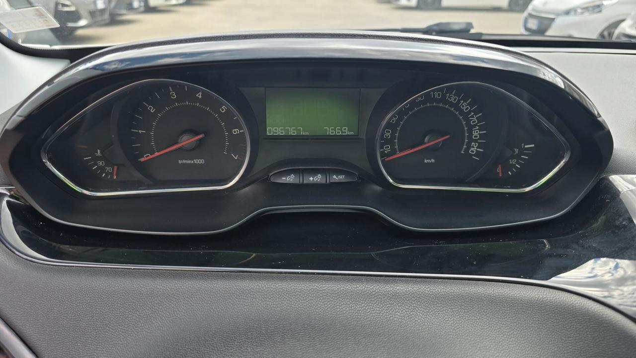 Peugeot 208 1.2 VTi 82 CV 5 porte Allure