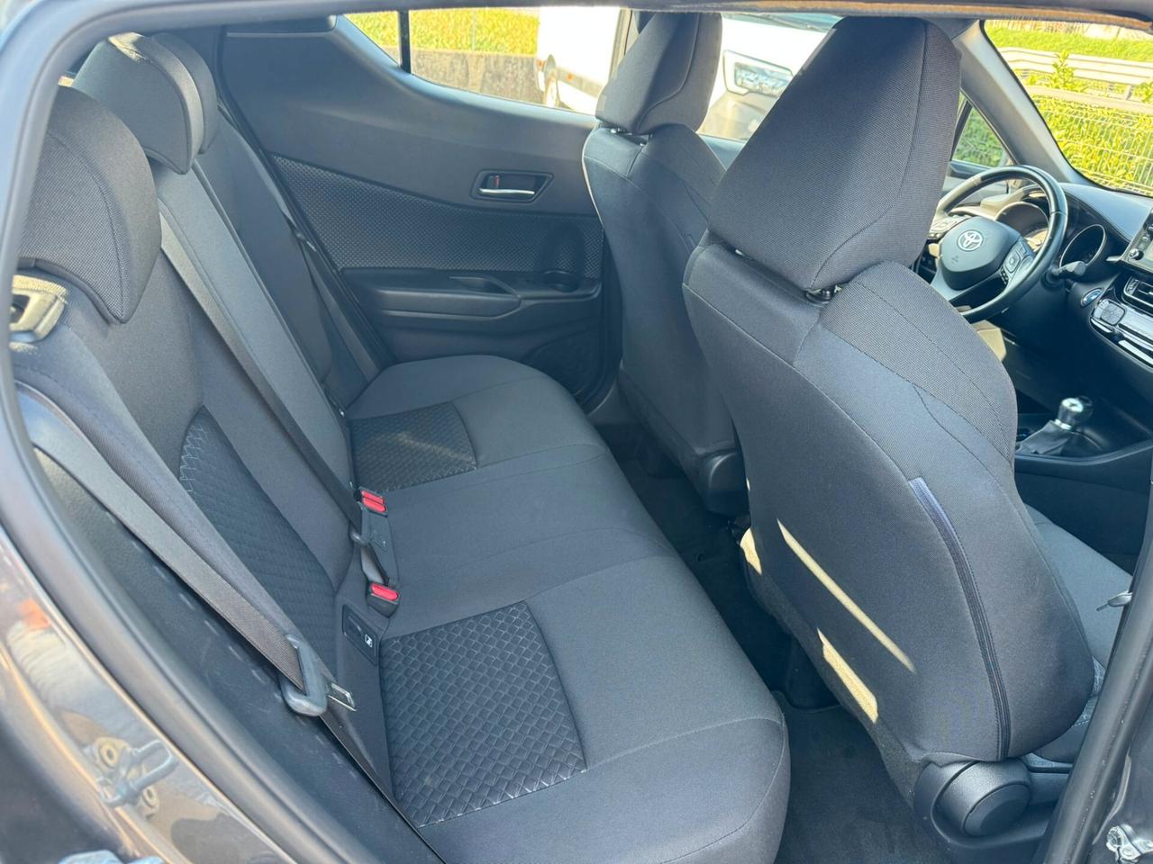 Toyota C-HR 1.8 Hybrid E-CVT Business