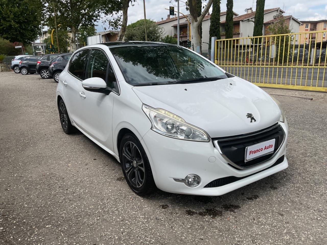 Peugeot 208 1.2 VTi 5 porte Allure OK NEOPATENTATI