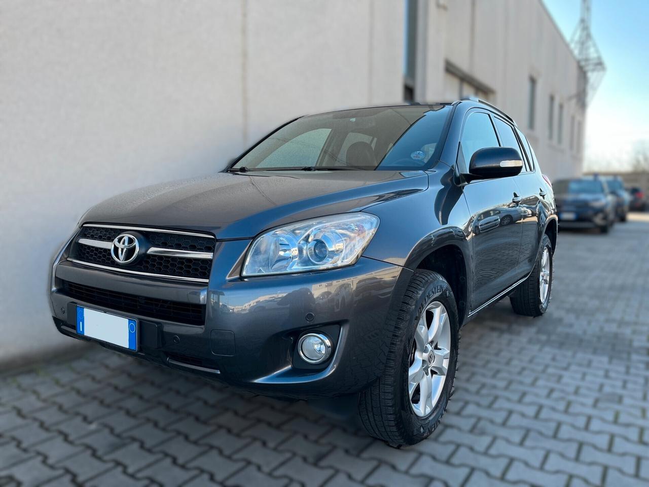 Toyota RAV 4 RAV4 2.2 D-4D 150 CV DPF Luxury (4X4 EURO 5)