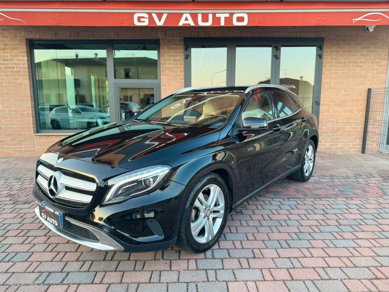 MERCEDES GLA 180d Premium