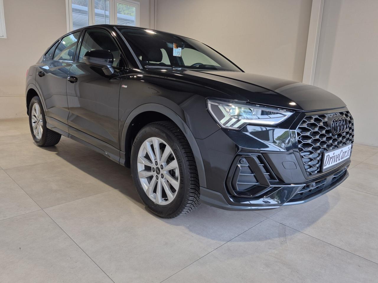 Audi Q3 SPB 1.5 TFSI S LINE S-TRONIC LED NAVI BLACK PACK APPLE CAR PLAY/ANDROID AUTO C.18" ACC SED. SPORT RISC. VIRTUAL COCKPIT