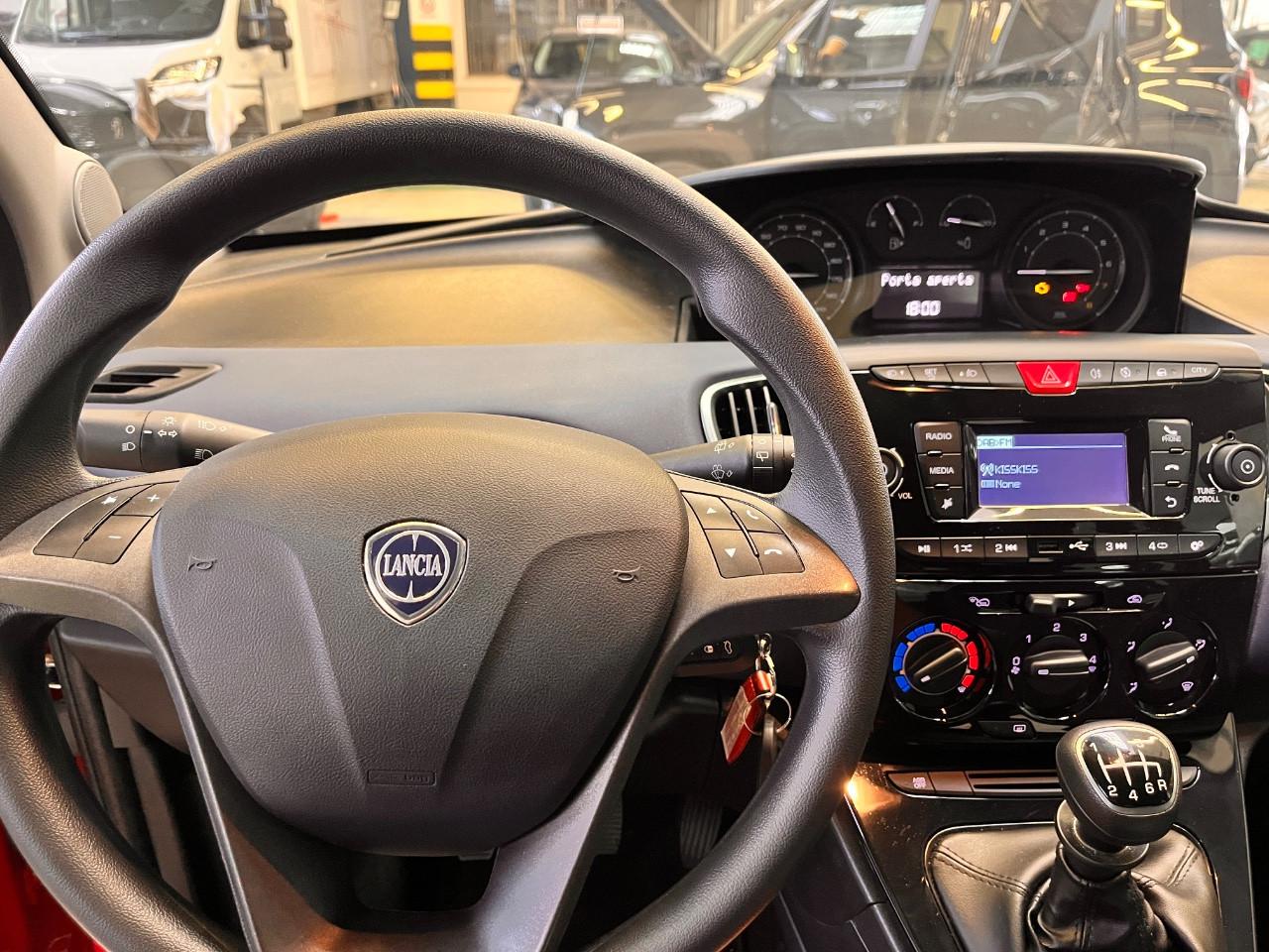 Lancia Ypsilon 1.0 FireFly 70cv Hybrid Oro