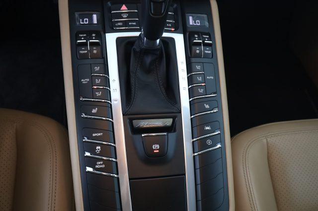 PORSCHE Macan Macan