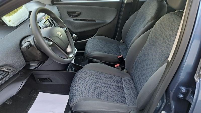 Lancia Ypsilon 1.0 FireFly Hybrid Silver