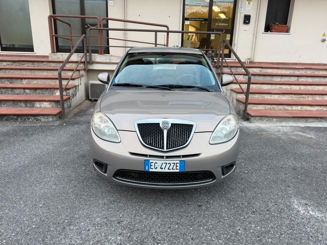 Lancia Ypsilon 1.2 69 CV Argento GPL