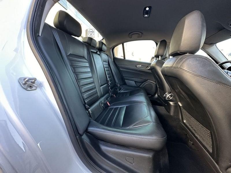 Alfa Romeo Giulia 2.2 Turbo AT8 210CV AWD Q4 Veloce
