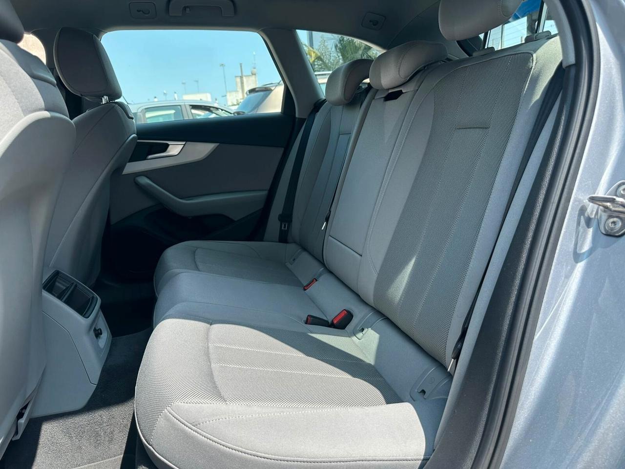 Audi A4 30 TDI Business
