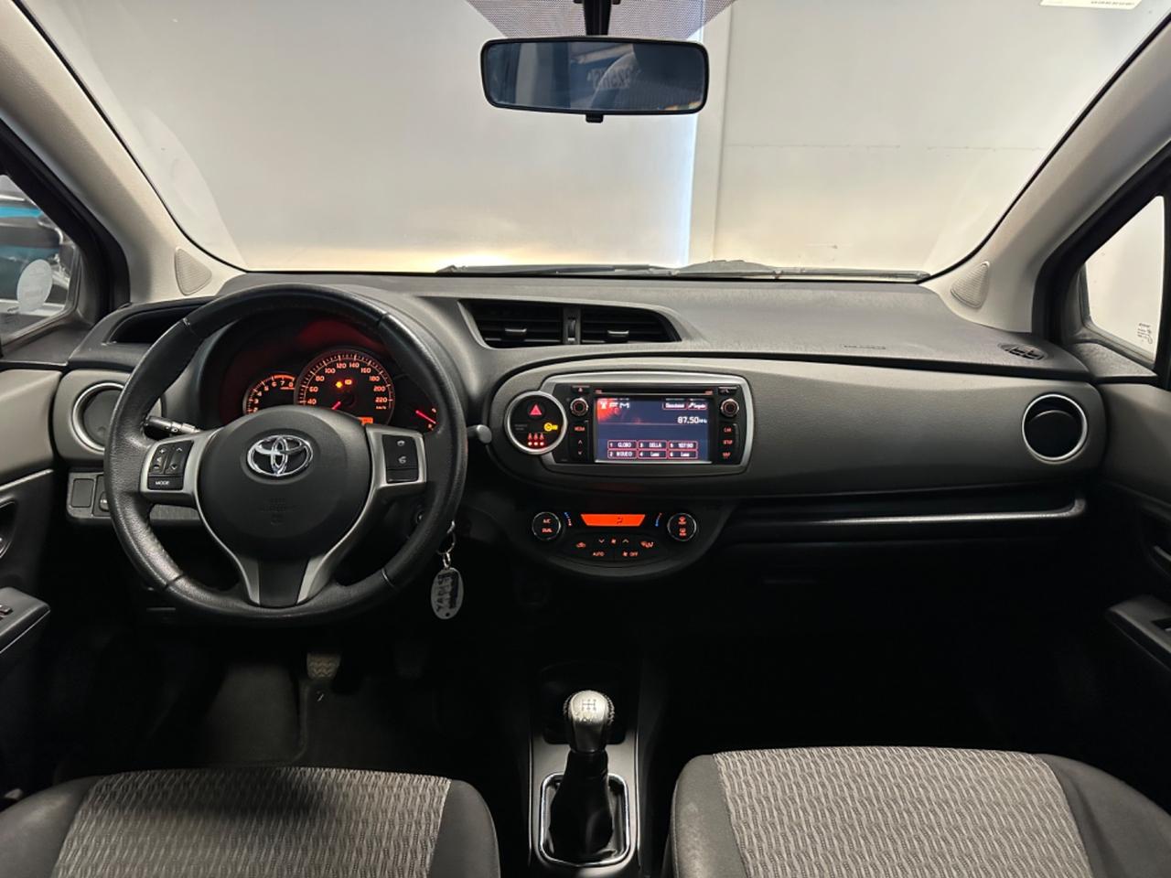 TOYOTA YARIS 1.0 NEOPATENTATI 69CV GARANZIA UNIPRO