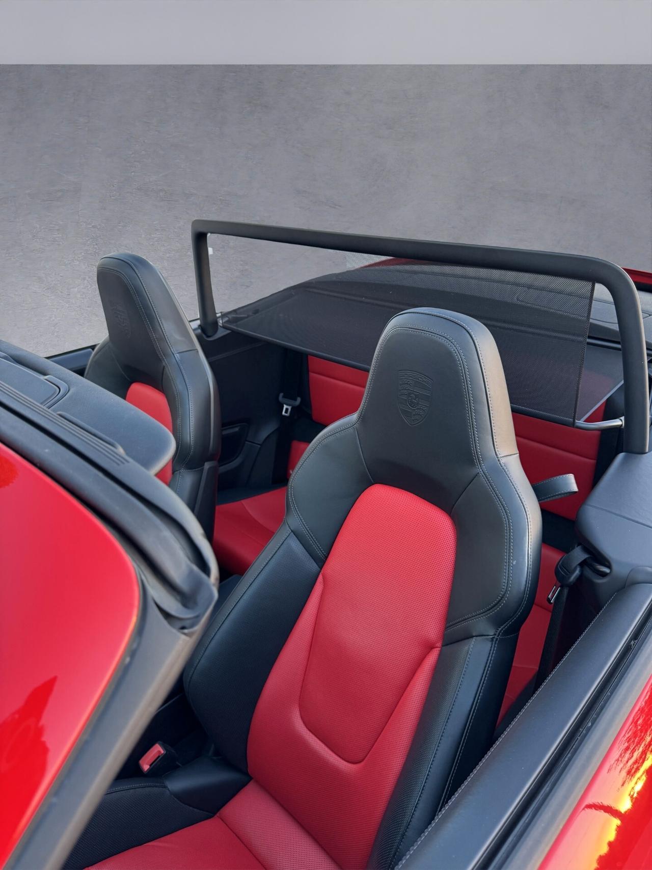 Porsche 911 Carrera Cabriolet 992