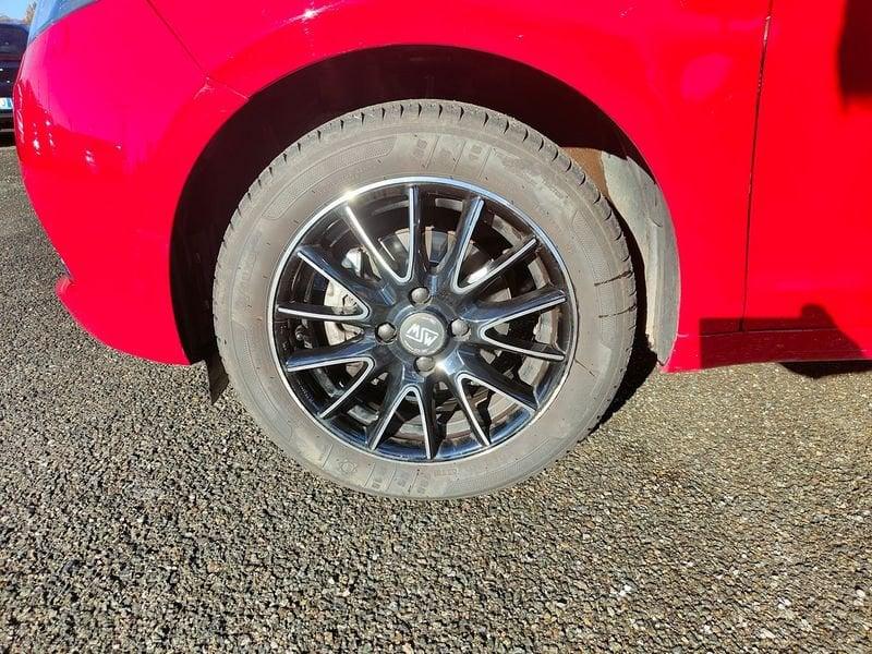 Lancia Ypsilon III 2015 5 Porte 1.2 Ecochic 69cv Gold my16