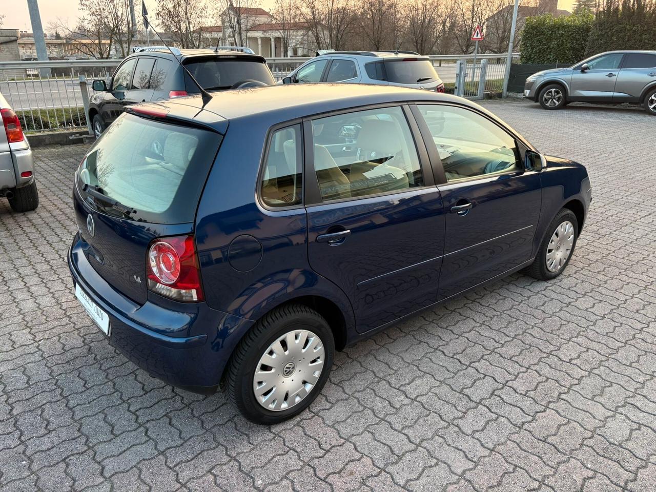 VOLKSWAGEN POLO NEOPATENTATI AUTOMATICO KM 104.559