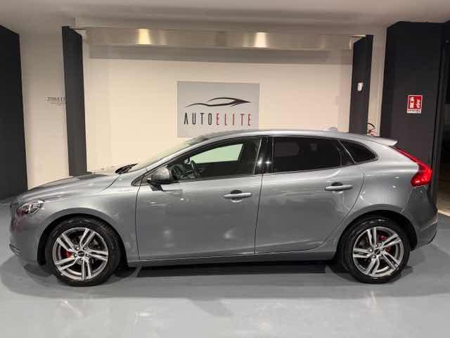 VOLVO V40 D2 R-design