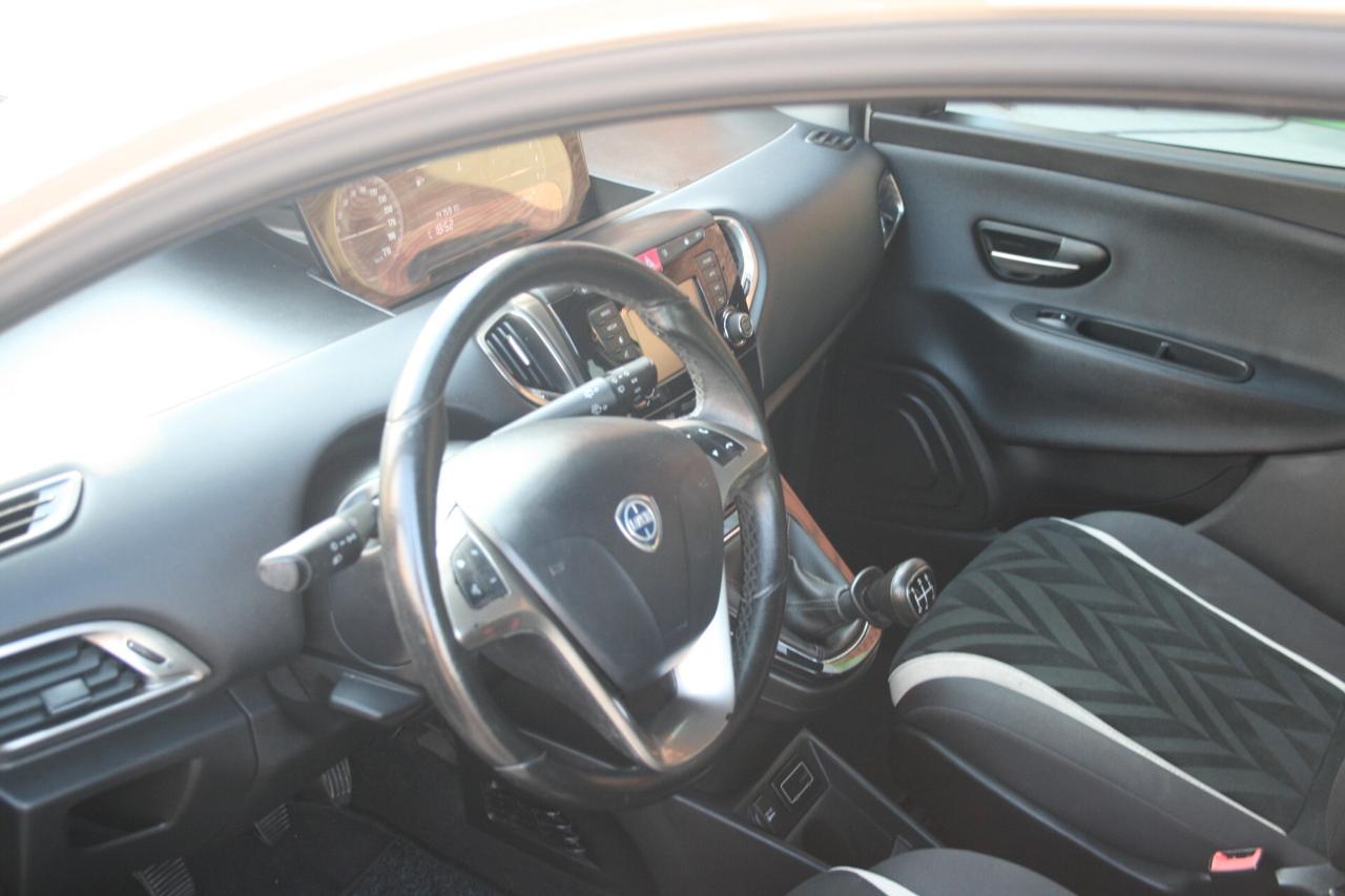 Lancia Ypsilon 1.2 69 CV 5 porte Openinig Edition